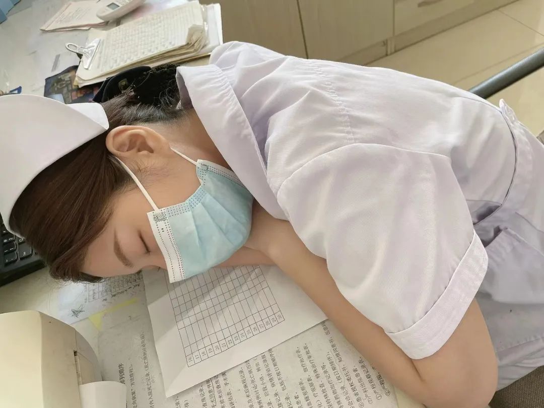 那些对护士有偏见的人，该醒了！